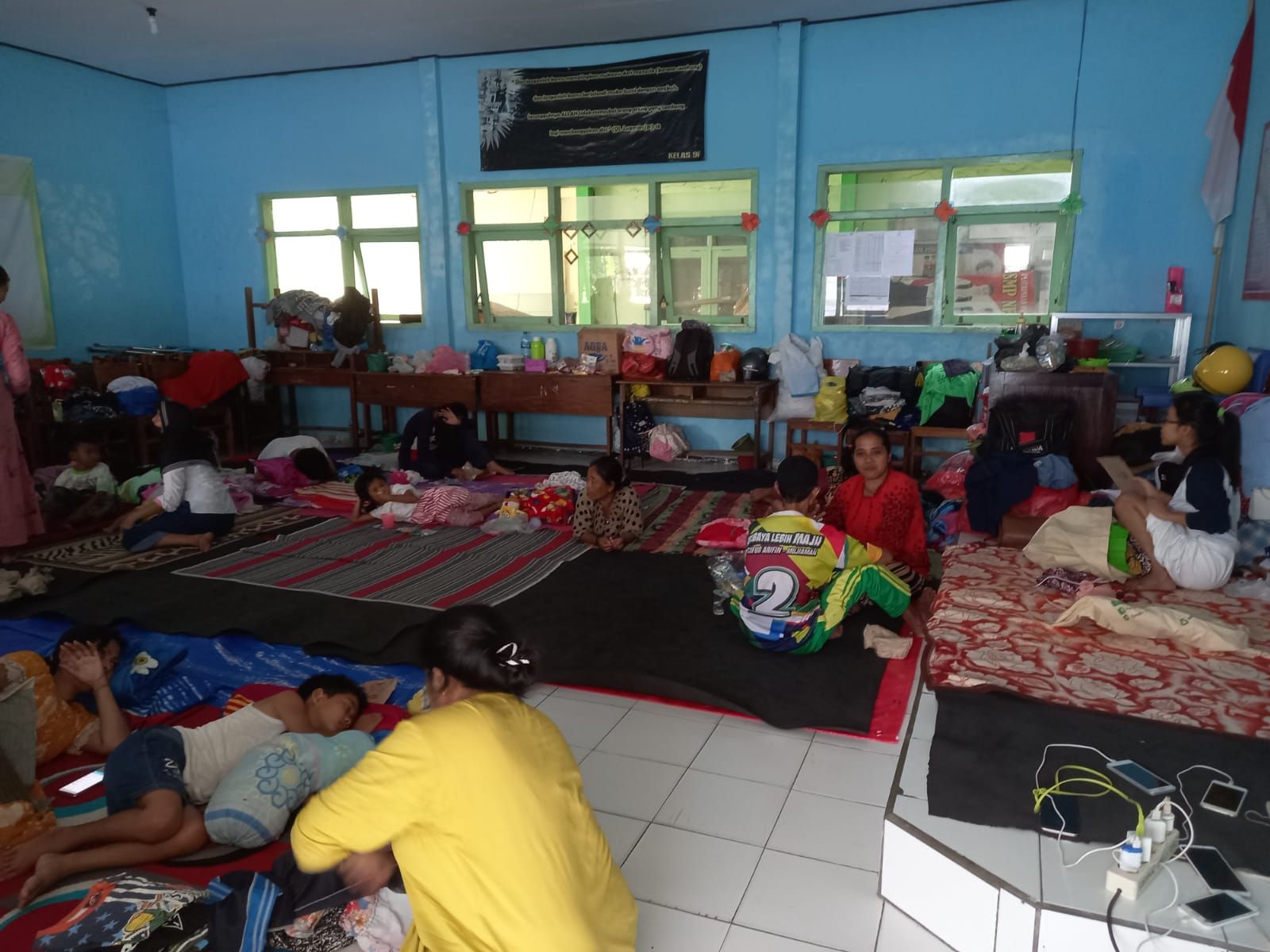 Ditjen PAUD Dikdasmen Bantu Korban Erupsi Gunung Semeru