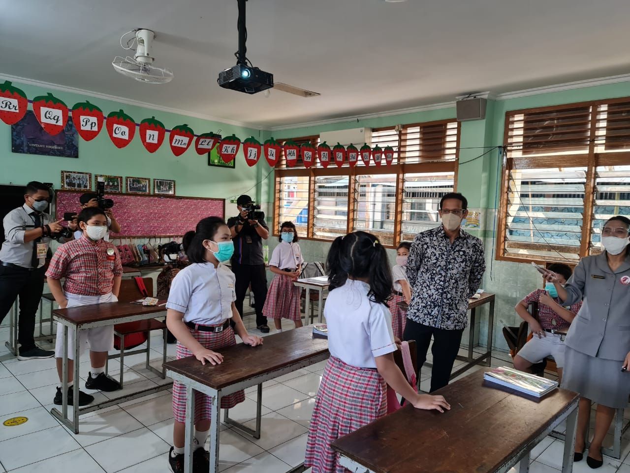 Pemerintah Setujui PTM Terbatas 50% Bagi Daerah PPKM Level 2 Mulai 3 Februari