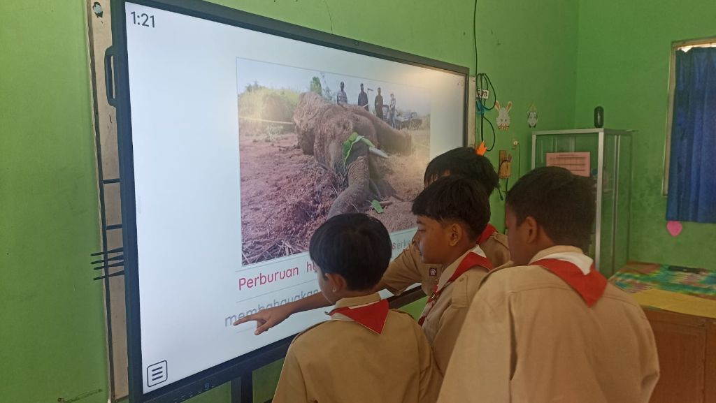 Smartboard Masuk di SD Banyumas: Digitalisasi Pendidikan Makin Dekat